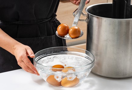 Фото шага рецепта Яйца пашот в сувиде 187089 шаг 7  