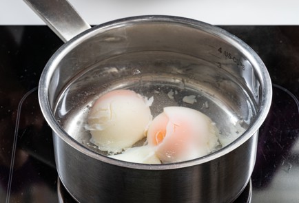Фото шага рецепта Яйца пашот в сувиде 187089 шаг 8  