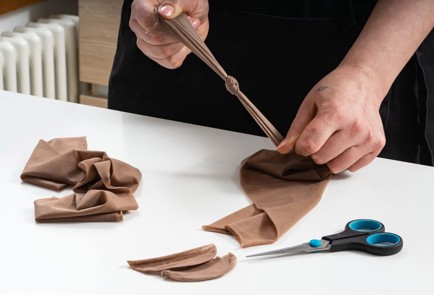 Фото шага рецепта Яйца в луковой шелухе 173457 шаг 2