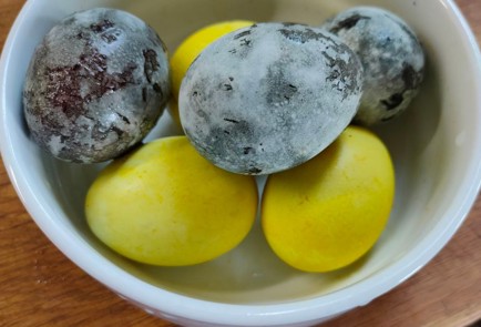 Фото шага рецепта Яйца окрашенные в каркаде 176230 шаг 9