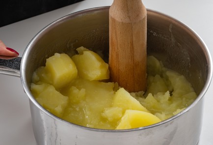 Фото шага рецепта Язычки трески в нежном соусе 174543 шаг 2