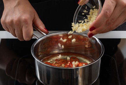 Фото шага рецепта Язычки трески в нежном соусе 174543 шаг 5