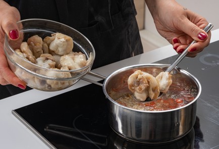 Фото шага рецепта Язычки трески в нежном соусе 174543 шаг 6