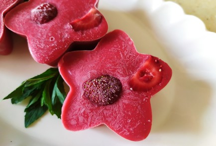 Фото шага рецепта Йогуртовое мороженое с клубникой и бананом 189397 шаг 10  