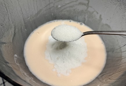 Фото шага рецепта Тонкие блинчики на йогурте 191275 шаг 5