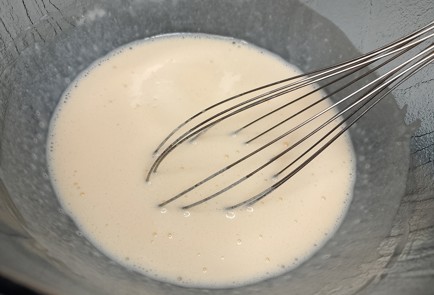 Фото шага рецепта Тонкие блинчики на йогурте 191275 шаг 8