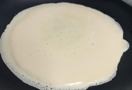 Фото шага рецепта Тонкие блинчики на йогурте 191275 шаг 9