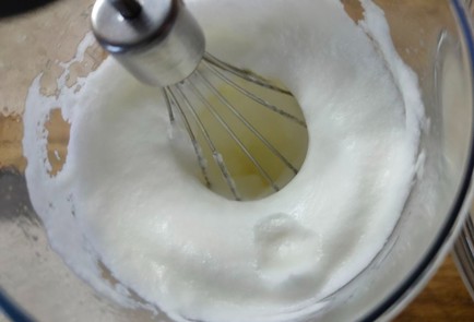 Фото шага рецепта Йогуртовый пирог без муки 188317 шаг 11