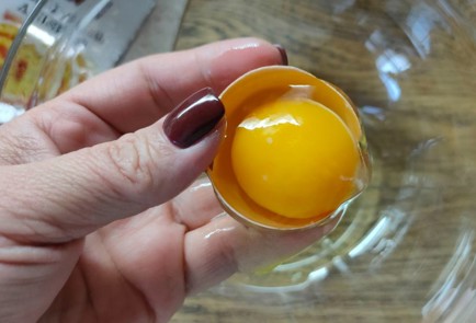 Фото шага рецепта Йогуртовый пирог без муки 188317 шаг 2