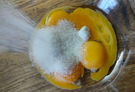 Фото шага рецепта Йогуртовый пирог без муки 188317 шаг 4