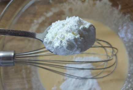 Фото шага рецепта Йогуртовый пирог без муки 188317 шаг 7