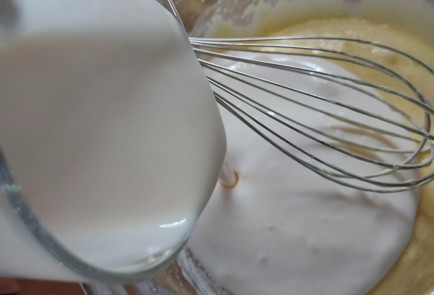 Фото шага рецепта Йогуртовый пирог без муки 188317 шаг 9