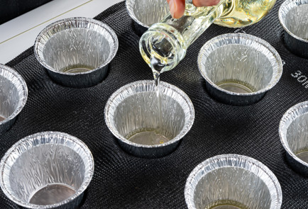 Фото шага рецепта Йоркширский пудинг с начинкой 191075 шаг 2  