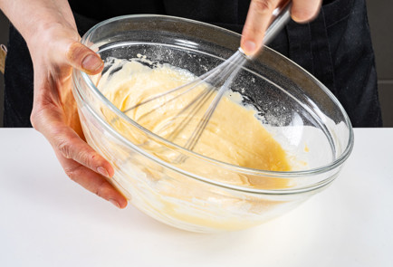 Фото шага рецепта Йоркширский пудинг с начинкой 191075 шаг 3  