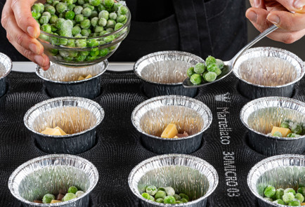 Фото шага рецепта Йоркширский пудинг с начинкой 191075 шаг 7  