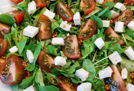 Фото шага рецепта Южноевропейский салат с сыром бри 174152 шаг 11  