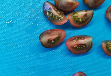 Фото шага рецепта Южноевропейский салат с сыром бри 174152 шаг 4  