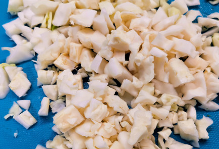 Фото шага рецепта Южноевропейский салат из капусты 151962 шаг 3  