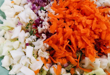 Фото шага рецепта Южноевропейский салат из капусты 151962 шаг 7  