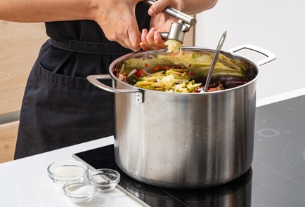 Фото шага рецепта Заготовка борща с кислыми яблоками на зиму 187079 шаг 8  