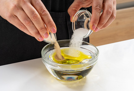 Фото шага рецепта Закрытая пицца кальцоне с грибами и шпинатом 190701 шаг 2  