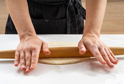 Фото шага рецепта Закрытая пицца кальцоне с грибами и шпинатом 190701 шаг 8  