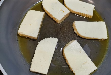 Фото шага рецепта Закуска из адыгейского сыра с соусом песто 173694 шаг 3