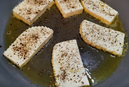 Фото шага рецепта Закуска из адыгейского сыра с соусом песто 173694 шаг 4