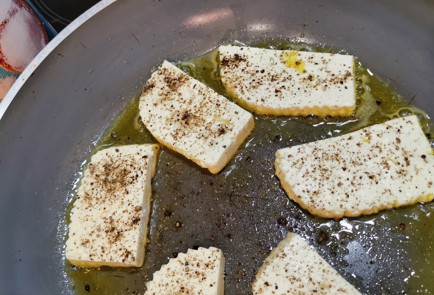 Фото шага рецепта Закуска из адыгейского сыра с соусом песто 173694 шаг 5