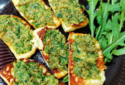 Фото шага рецепта Закуска из адыгейского сыра с соусом песто 173694 шаг 9