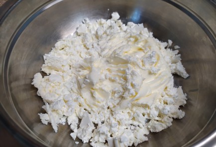 Фото шага рецепта Закуска из брынзы с зеленью и орехами 190788 шаг 3