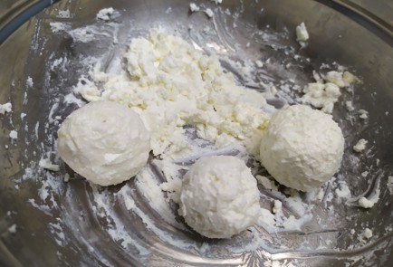 Фото шага рецепта Закуска из брынзы с зеленью и орехами 190788 шаг 7