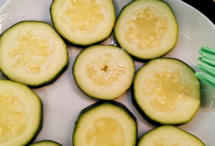 Фото шага рецепта Закуска из кабачка с печенью трески 151272 шаг 15  