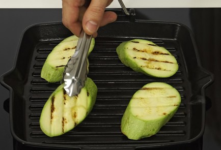 Фото шага рецепта Закуска из кабачка с творожным сыром 81273 шаг 2  