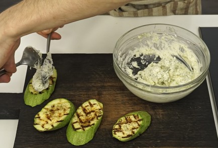 Фото шага рецепта Закуска из кабачка с творожным сыром 81273 шаг 4  