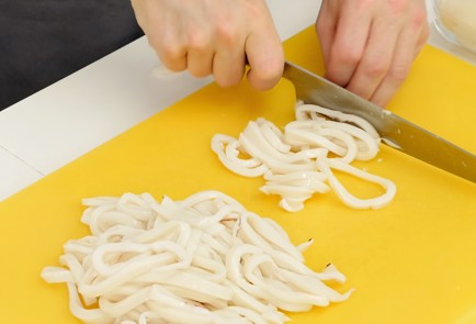 Фото шага рецепта Закуска из кальмаров и грибов 126451 шаг 1  