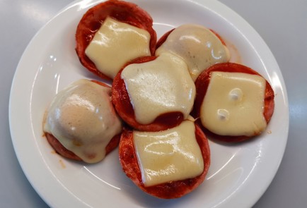 Фото шага рецепта Закуска из колбасы 189888 шаг 10  