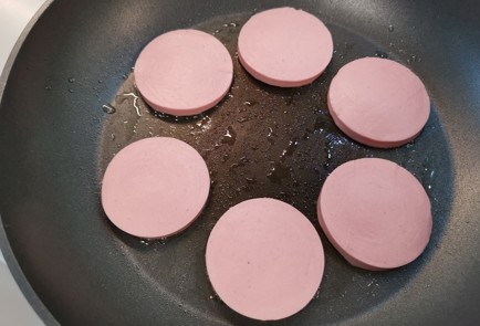 Фото шага рецепта Закуска из колбасы 189888 шаг 3  