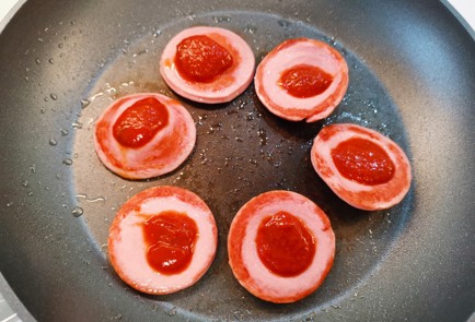 Фото шага рецепта Закуска из колбасы 189888 шаг 5  