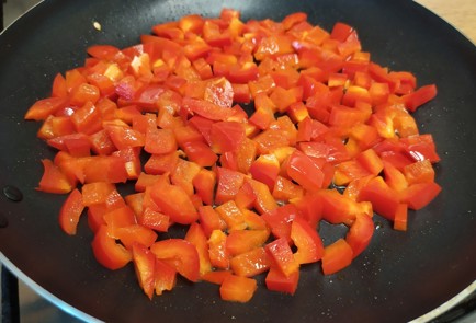 Фото шага рецепта Закуска из лаваша с адыгейским сыром и болгарским перцем 189075 шаг 1