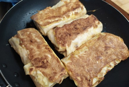 Фото шага рецепта Закуска из лаваша с адыгейским сыром и болгарским перцем 189075 шаг 10