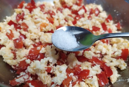 Фото шага рецепта Закуска из лаваша с адыгейским сыром и болгарским перцем 189075 шаг 4