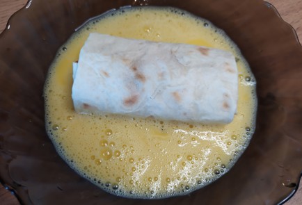 Фото шага рецепта Закуска из лаваша с адыгейским сыром и болгарским перцем 189075 шаг 9