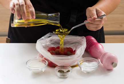 Фото шага рецепта Закуска из маринованных помидоров с килькой 152631 шаг 4  