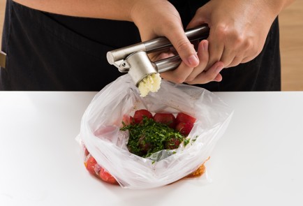 Фото шага рецепта Закуска из маринованных помидоров с килькой 152631 шаг 6  