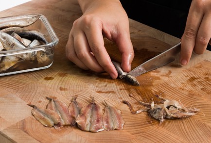 Фото шага рецепта Закуска из маринованных помидоров с килькой 152631 шаг 9  