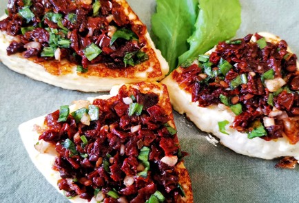 Фото шага рецепта Закуска из обжаренного адыгейского сыра 173709 шаг 10