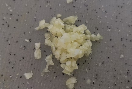 Фото шага рецепта Закуска из обжаренного адыгейского сыра 173709 шаг 2