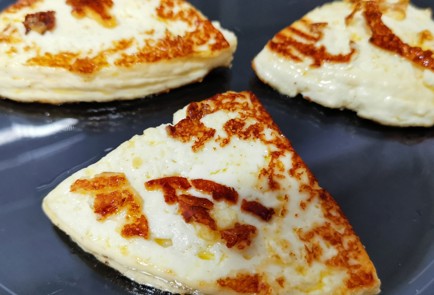 Фото шага рецепта Закуска из обжаренного адыгейского сыра 173709 шаг 8