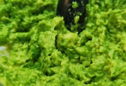 Фото шага рецепта Закуска из сала с соусом из авокадо 152262 шаг 1  